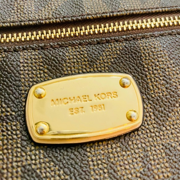 Michael Kors Wristlet - Picture 2 of 7